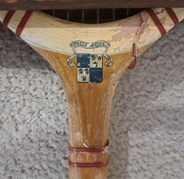 Ancienne raquette de tennis avec tendeur en bois Babolisez Picardie - photo numéro 2