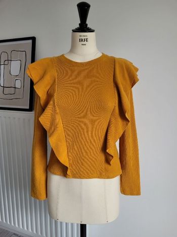 Pull moutarde à volants S