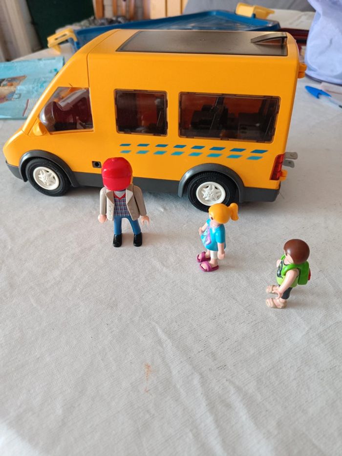 #rau1785_jouet. Petit car scolaire playmobil