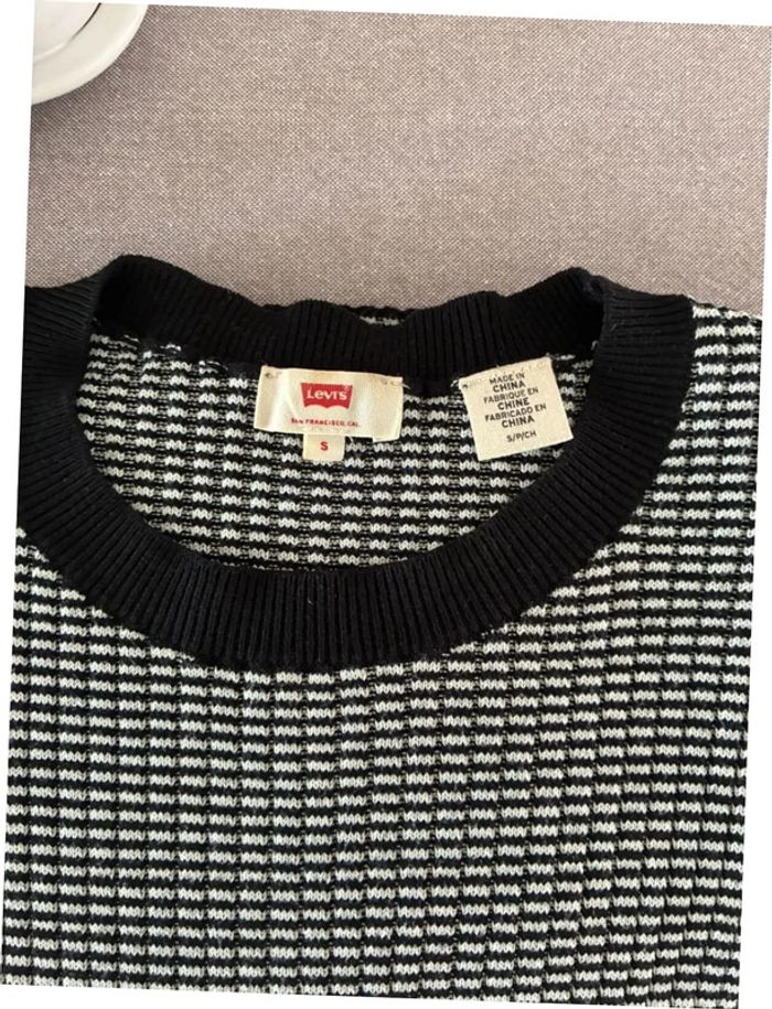 Pull Levis noir et blanc taille S en parfait état - photo numéro 2