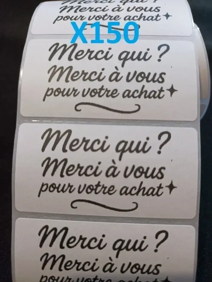 Lot 150 stickers “Merci qui ? Merci à vous pour votre achat” 60×30 mm