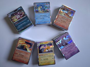 Lot de 300 cartes pokemon différentes sans doubles avec brillantes
