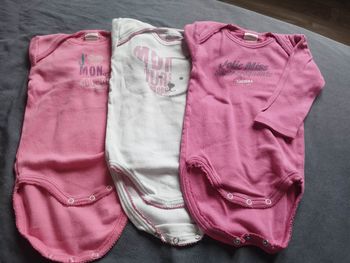 Lot de bodies absorba 9 mois