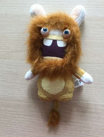 Peluche lapin crétin