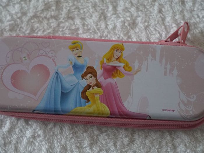 Trousse rigide rose "Les Princesses Disney" neuve encore sous plastique - photo numéro 2