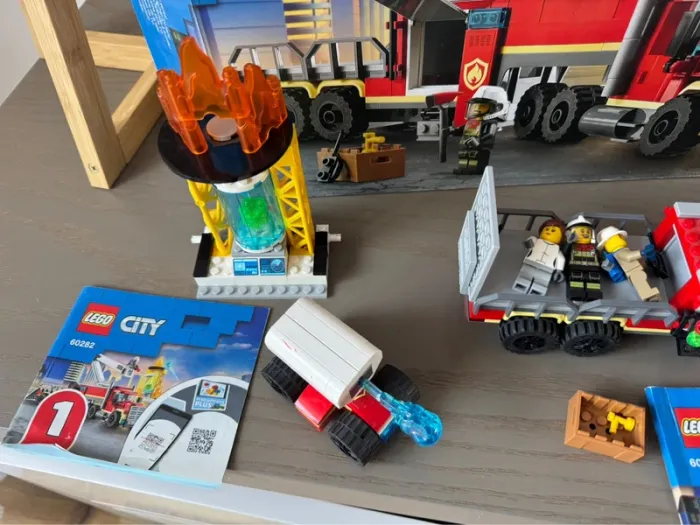Lego 60282 City Fire L’unité de Commandement des Pompiers - photo numéro 3