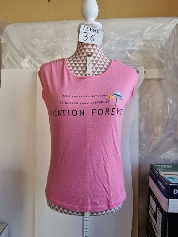 Tee-shirt, rose à inscription noir, neuf, en polyester&viscose, longueur 57cm, marque Kiabi =4€