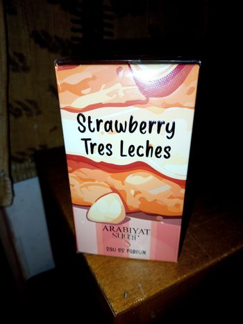 sTrawberry très lèches de arabiyat sugar b'y m'y perfumes 