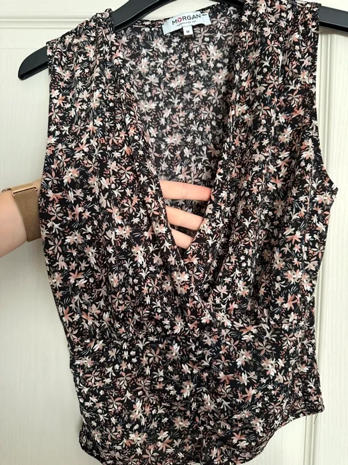 Top col en V - photo numéro 2