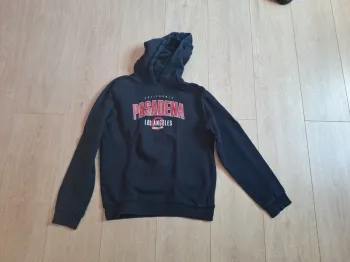 Pull a capuche bleu marine