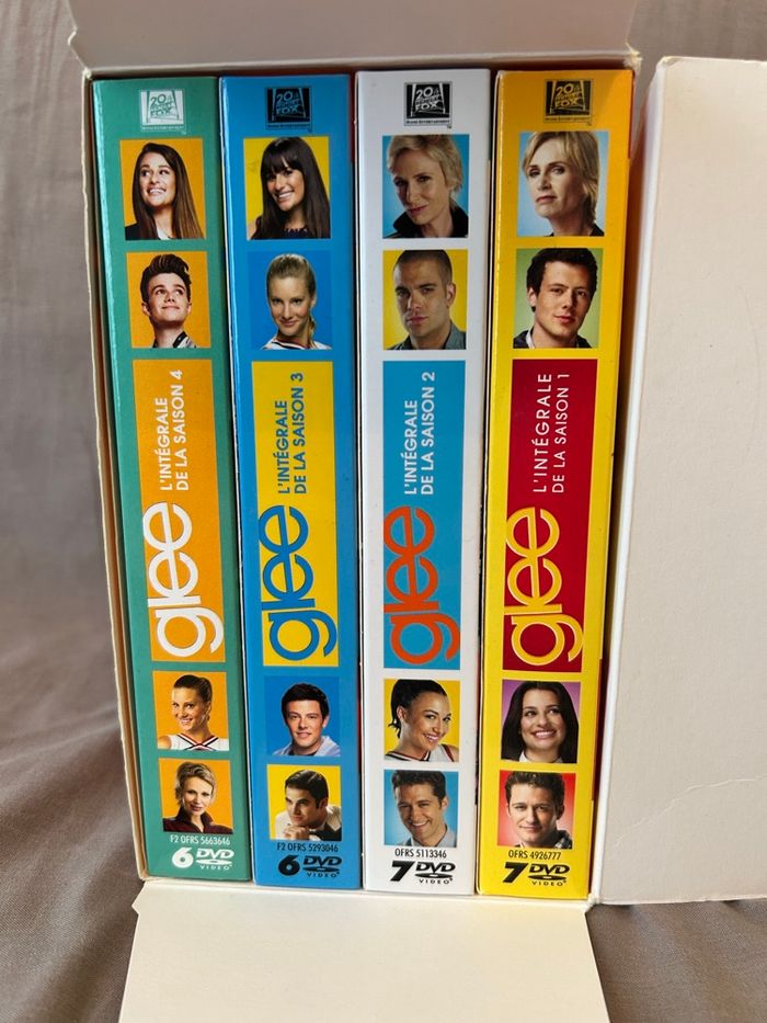 Coffret dvd glee intégral des saisons 1 à 4 - photo numéro 3