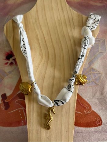 Collier bandana blanc