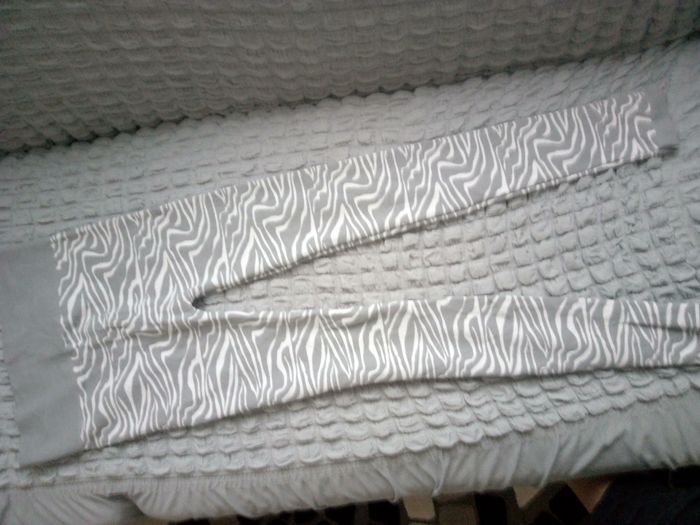 Pantalon blanc et gris - photo numéro 3