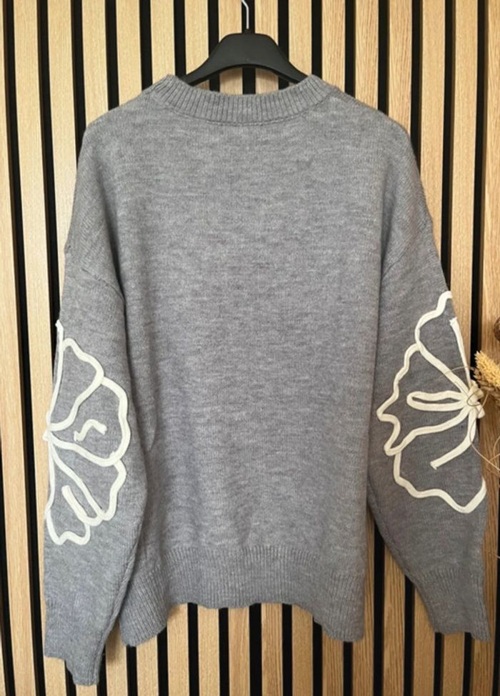 Pull gris à fleurs - photo numéro 4