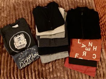 Lot 12 hauts : T-shirts et Pulls homme - S