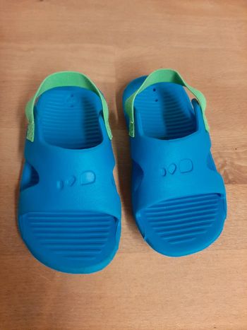 Sandales de plage pointure 23/24