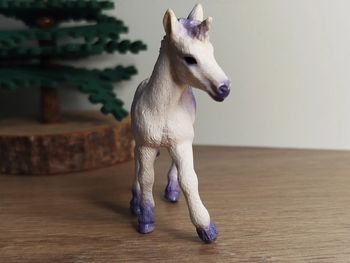 Figurine jeune licorne lilas Schleich Animal imaginaire Bayala