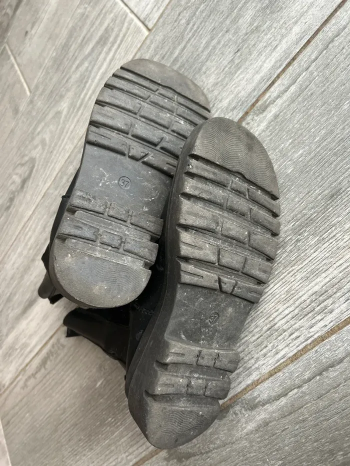 Bottes noires taille 37 - photo numéro 3
