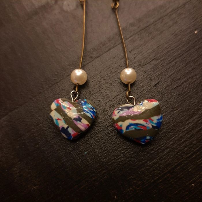 Boucles d'oreilles pendante pâte polymere multicolore cœur - photo numéro 4