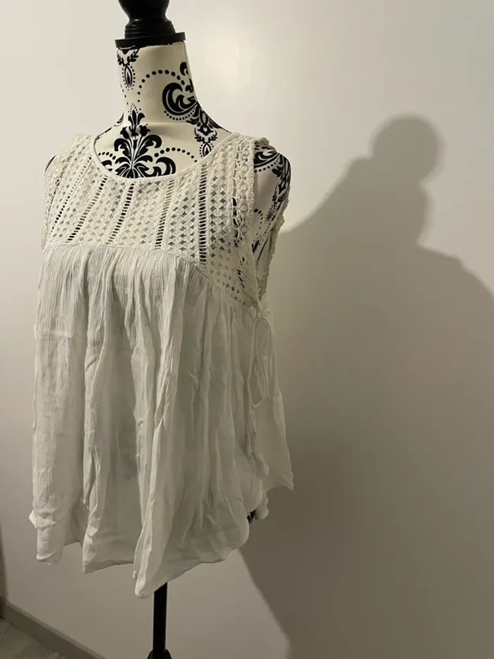 Débardeur blouse sans manche blanc ample crochet dentelle au col noeud coté Mango taille S - photo numéro 3
