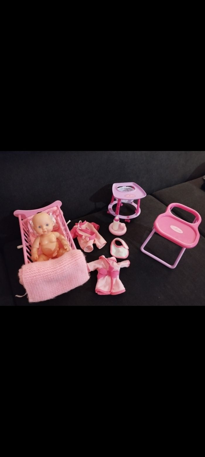 Bébé Calinou et ses accessoires