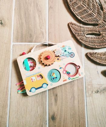 🚘Jouet d'éveil - Planche panneau d'activités busy board en bois - marque Lilliputiens 