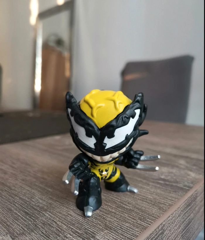 Wolverine Venom pop Mystery minis