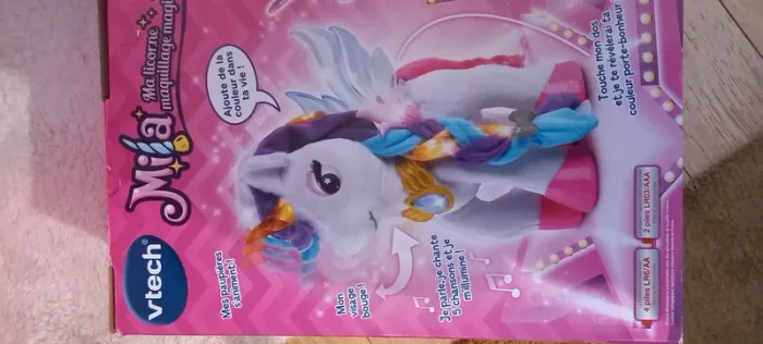 Mila la licorne maquillage magique et chante, son et lumières. de Vtech - photo numéro 2