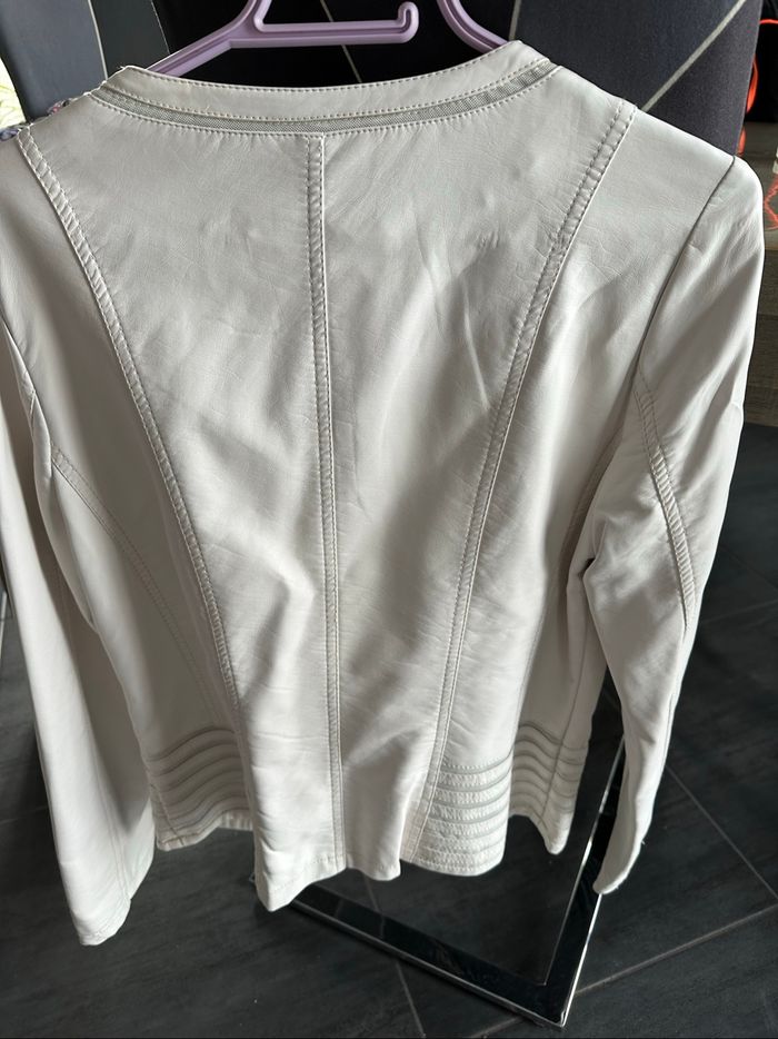 Veste en similicuir écru - photo numéro 2
