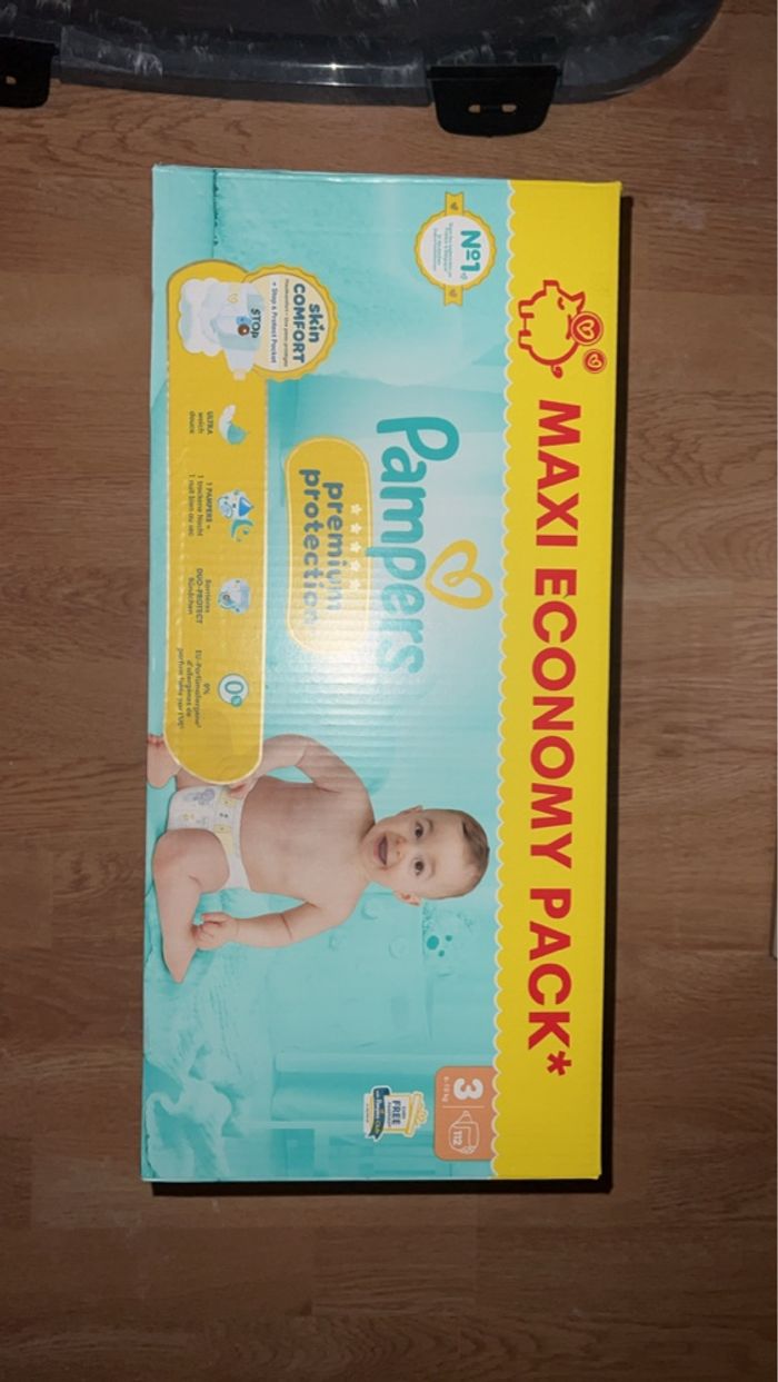 carton Couche Pampers taille 3