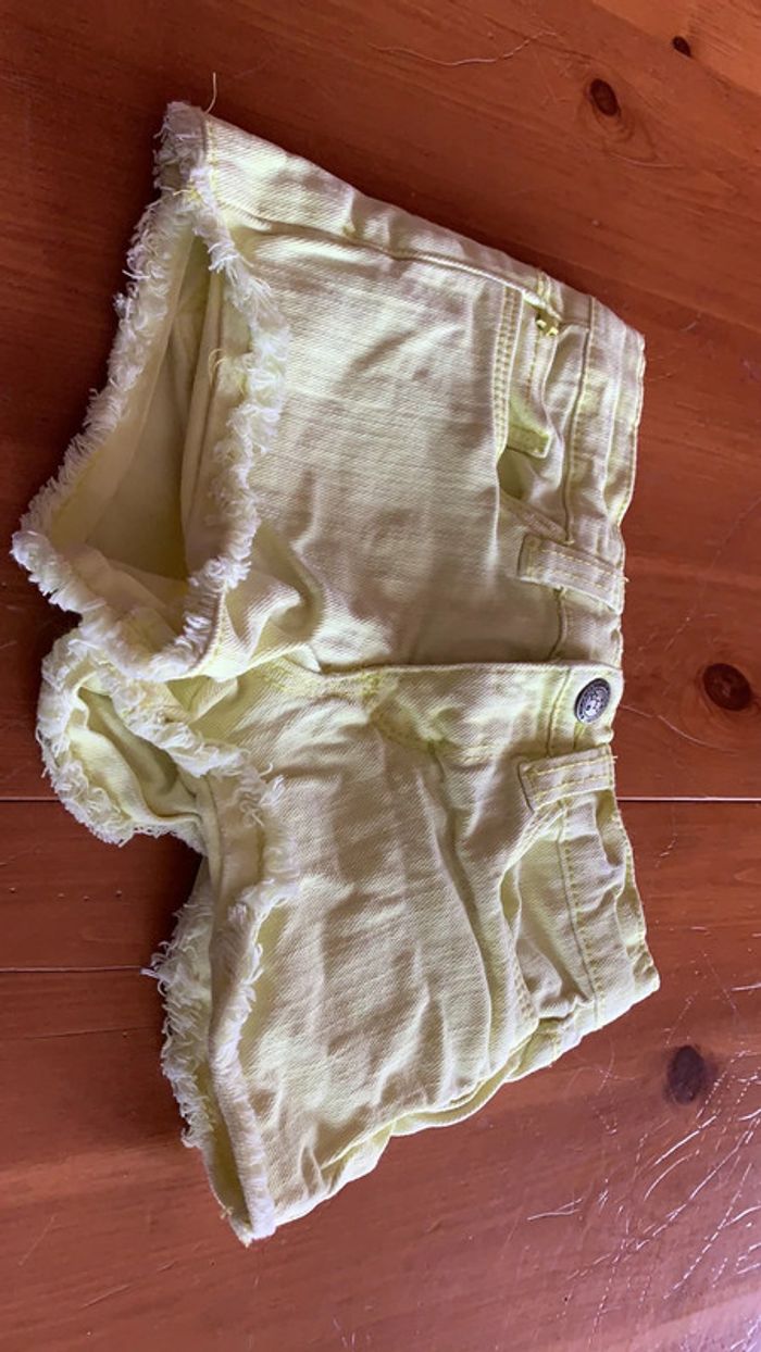 Short court a franges