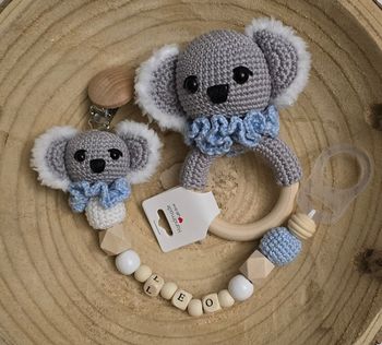 Ensemble hochet plus attache tétine