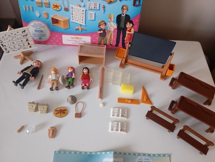 Boîte de playmobil. Salle de classe. N°70256 . Heidi. Très bon état - photo numéro 5