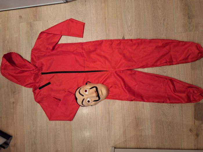 Déguisement La Casa de Papel, la combinaison 140cm, tee-shirts taille XS, masque taille unique, excellent état - photo numéro 5