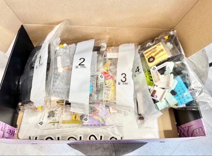 Lego set Ideas : BTS Dynamite (Réf. 21339) SANS figurines - photo numéro 10