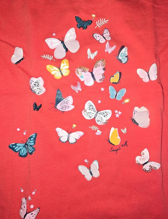 Tee shirt rouge papillons - photo numéro 2