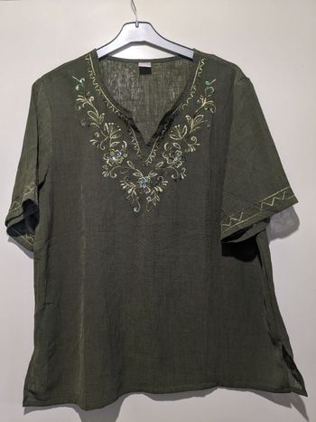 Magnifique blouse Süssi vert kaki. Taille 40/42