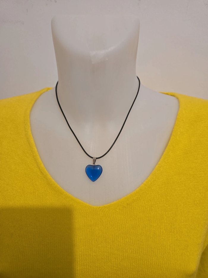 Magnifique collier neuf cœurs  en verre