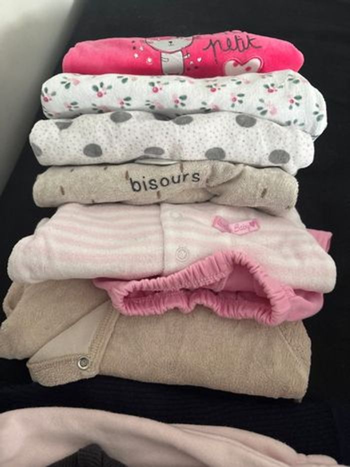Lot vêtements filles 1 mois - photo numéro 2