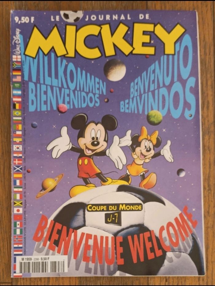 Ancien journal de mickey cadeau panneau affichage coupe du monde 1998 N°2398 de 1998 vintage - photo numéro 2