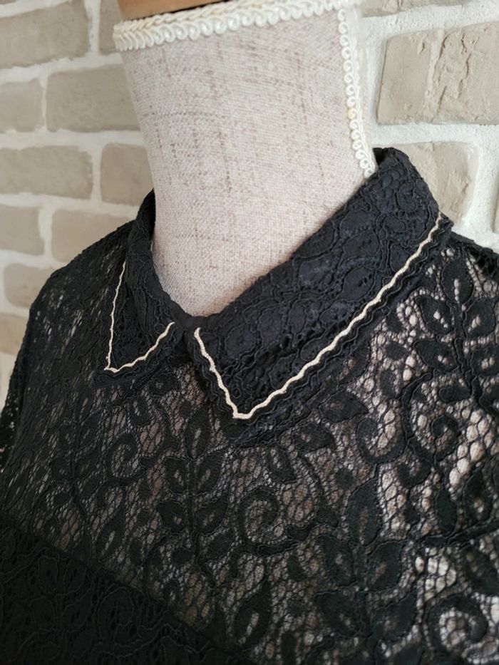 Robe en dentelle noire DDP avec liseré doré - Comm neuve - photo numéro 9