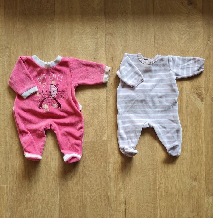 Lot de 6 pyjamas velours, bébé fille, 1 mois. - photo numéro 4