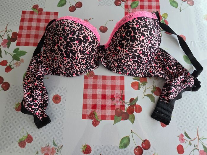 SOUTIEN-GORGE ROSE DENTELLE AVEC NOEUD DEVANT TAILLE 100C MARQUE FASHION PRIVATE COMPANY
