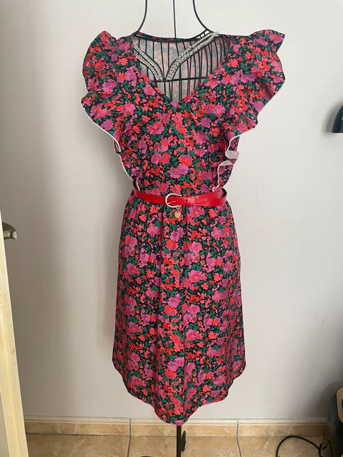 Très jolie robes fleuries à volants.