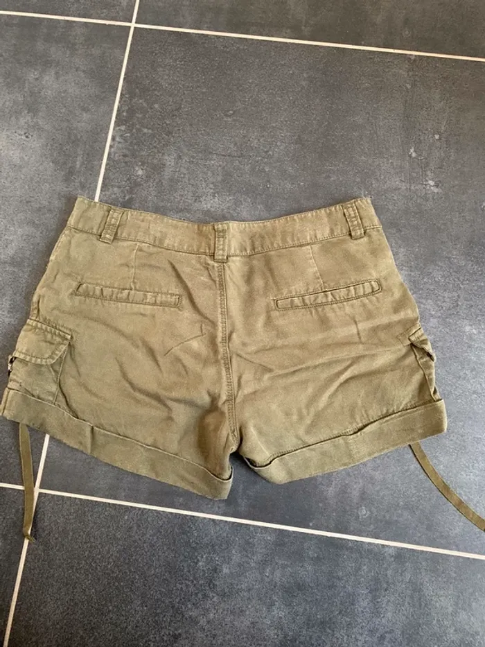 Short kaki - photo numéro 2