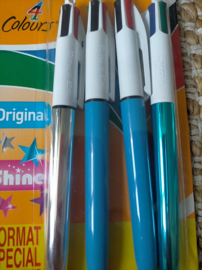 Lot 4 stylos  Bic - photo numéro 2