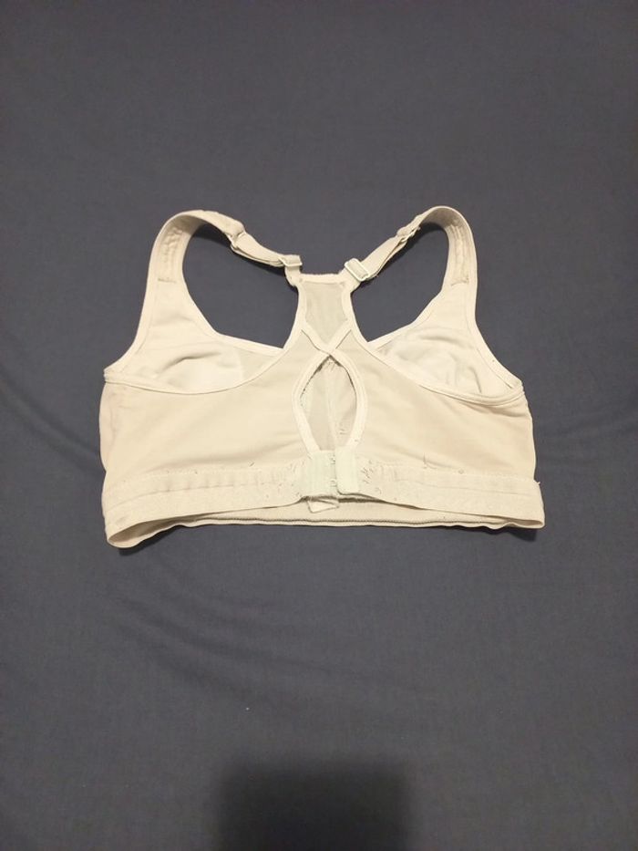 Brassière blanche - photo numéro 3