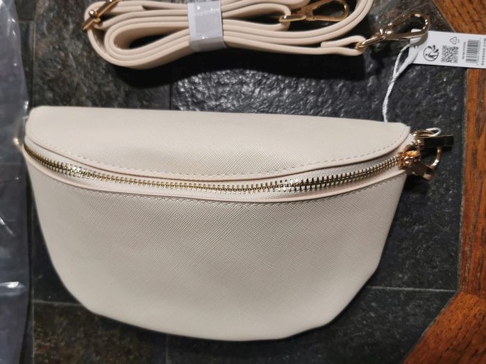 Sac banane beige en cuir synthétique neuve
