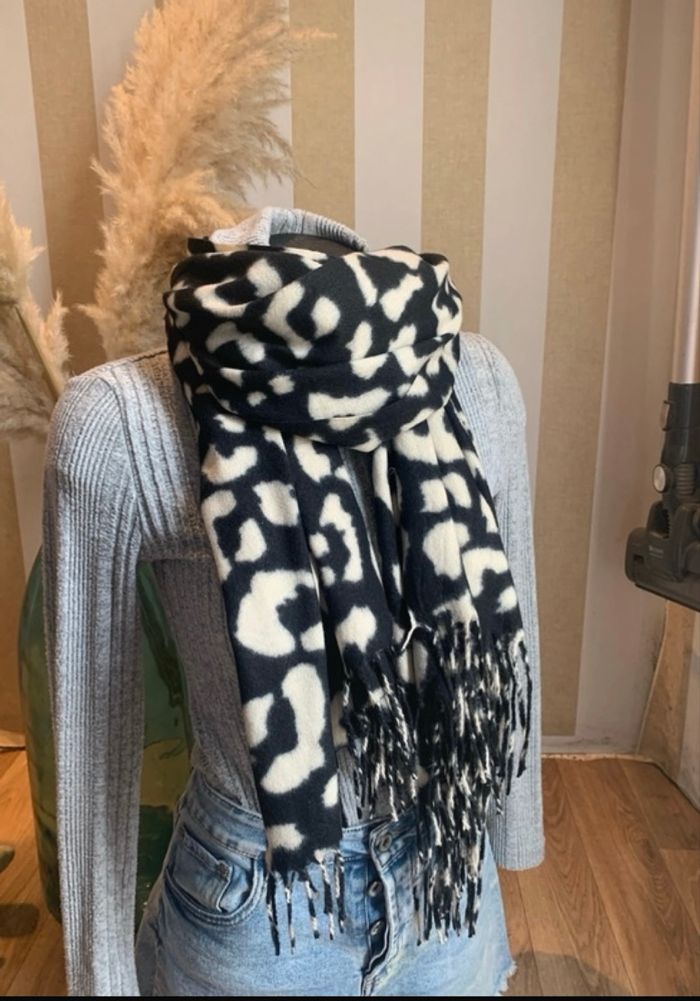 Écharpe leopard noir et ivoire