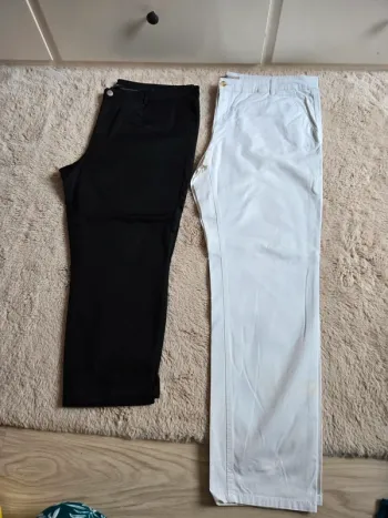 Lot de 2 pantalons C&A taille 48